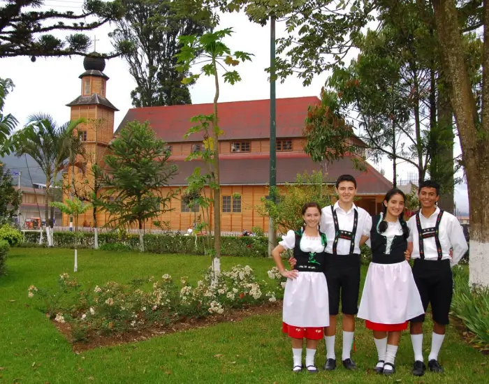 oxapampa-turismo-leon-3