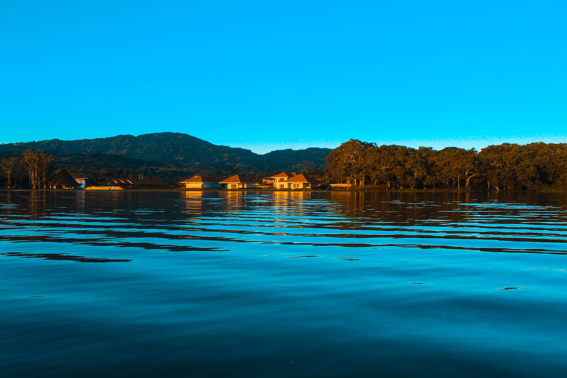 laguna-2934675_1920